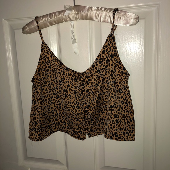 Cropped Leopard Print Button Tank - Picture 2 of 4